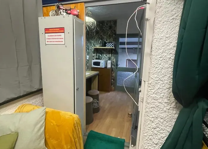 Dans La Maison Donasete *